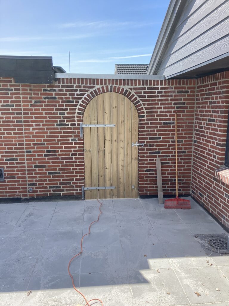 Ny havelåge opsat af Sørensens Byg & Montage